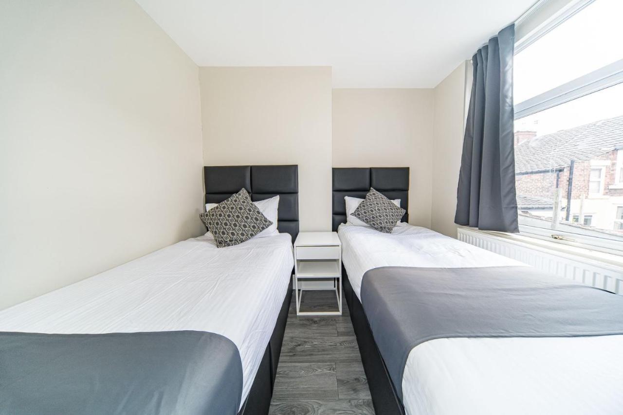 Ryan Air I - Huge 4 Bedroom House With Free Parking * Liverpool